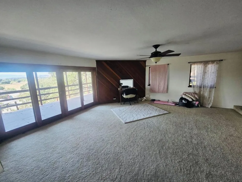 1040 Comstock Road Hollister, CA 95023