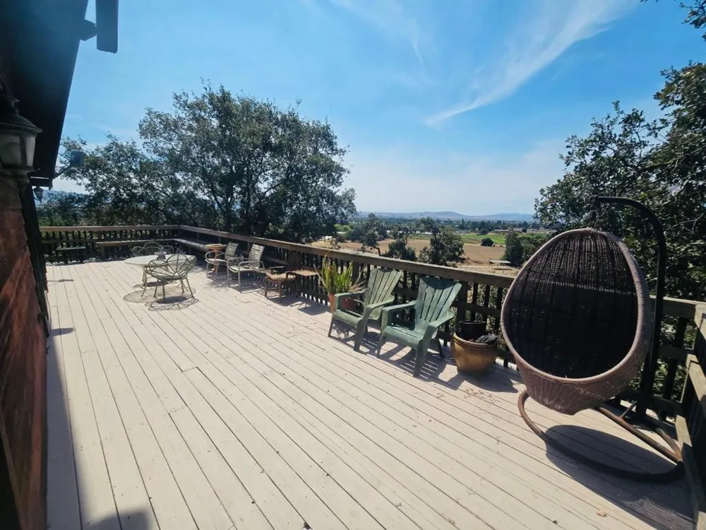 1040 Comstock Road Hollister, CA 95023