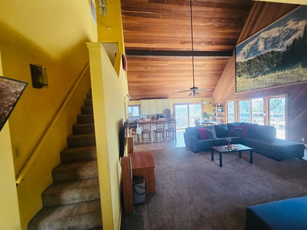 1040 Comstock Road Hollister, CA 95023