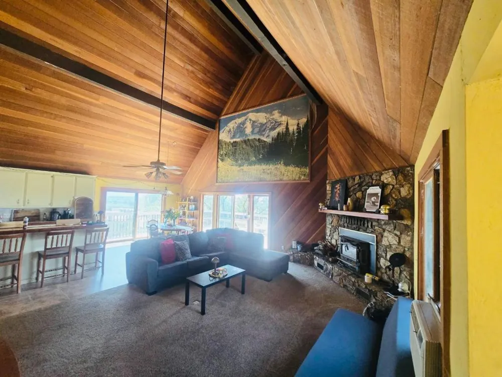 1040 Comstock Road Hollister, CA 95023