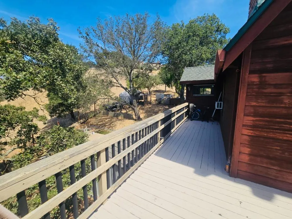 1040 Comstock Road Hollister, CA 95023