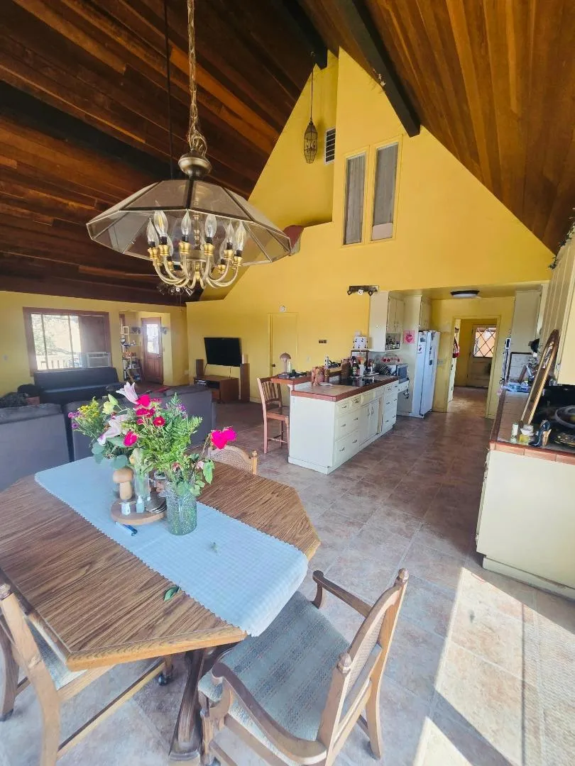 1040 Comstock Road Hollister, CA 95023
