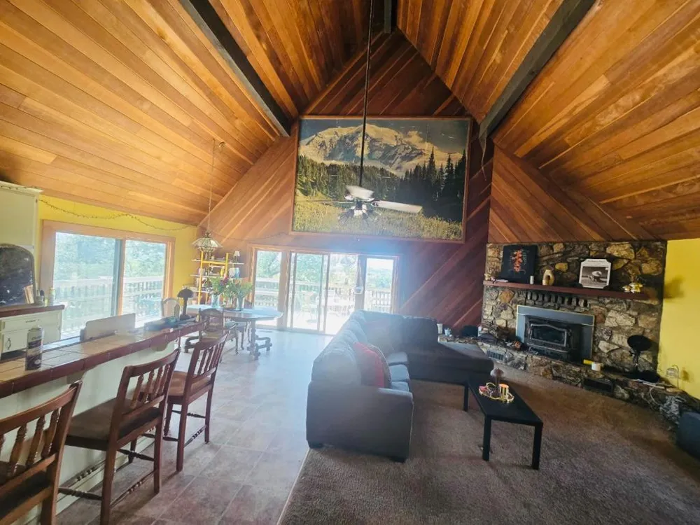 1040 Comstock Road Hollister, CA 95023