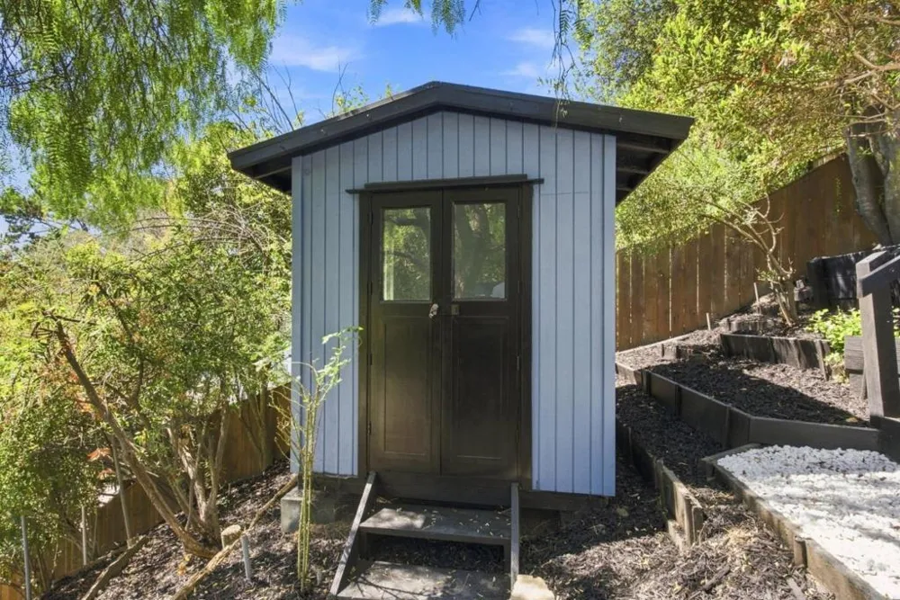 5915 Rincon Drive Oakland, CA 94611