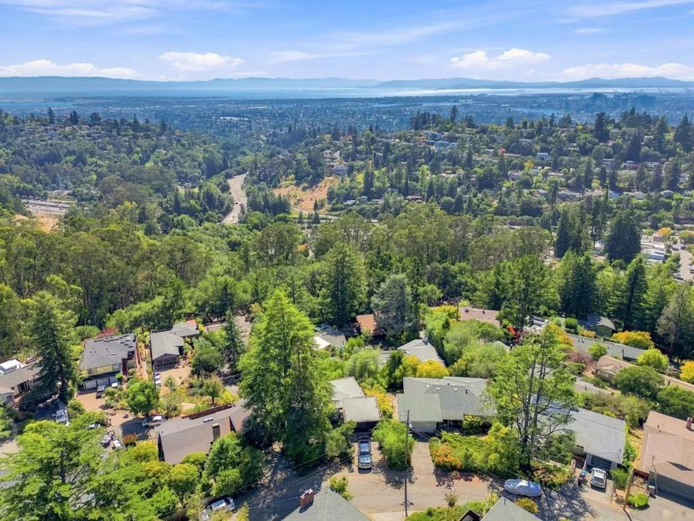 5915 Rincon Drive Oakland, CA 94611