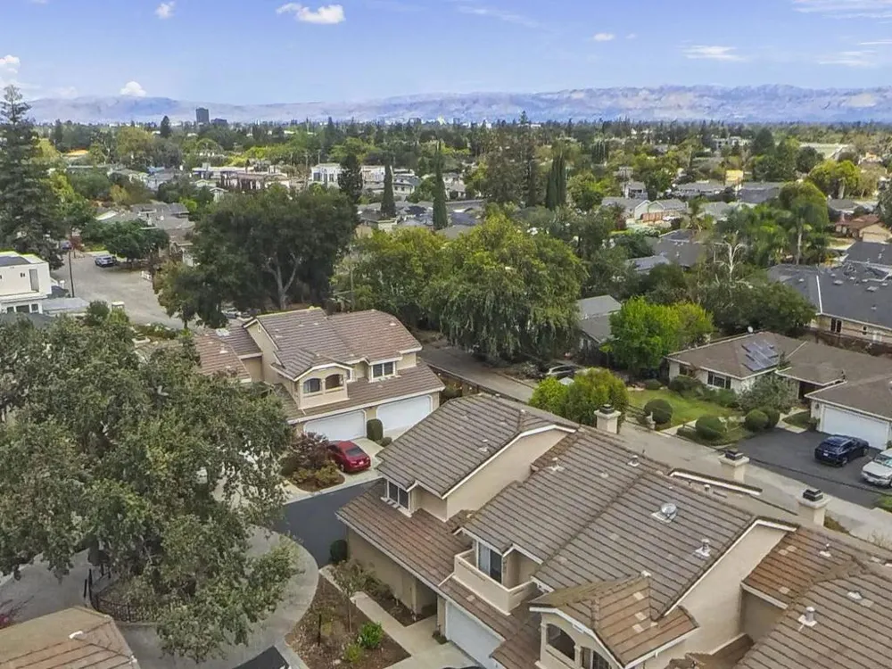 171 Redding Road Campbell, CA 95008