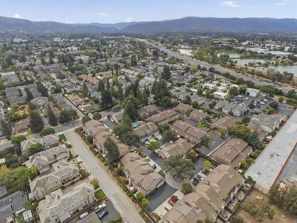 171 Redding Road Campbell, CA 95008