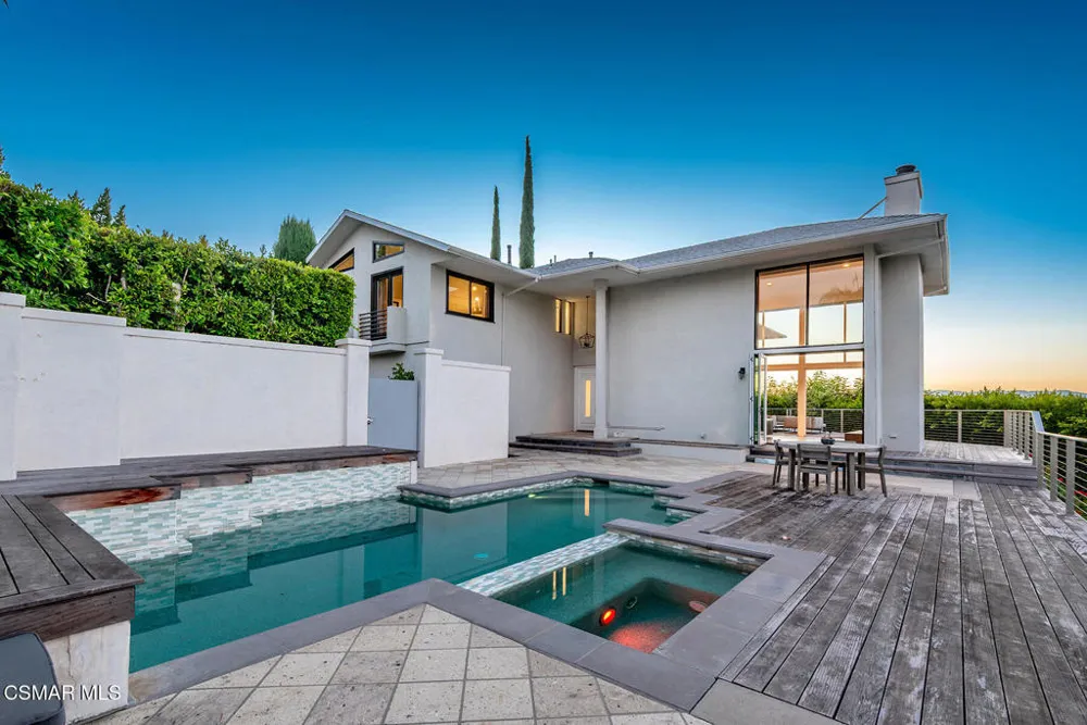 4622 Charmion Lane Encino, CA 91316