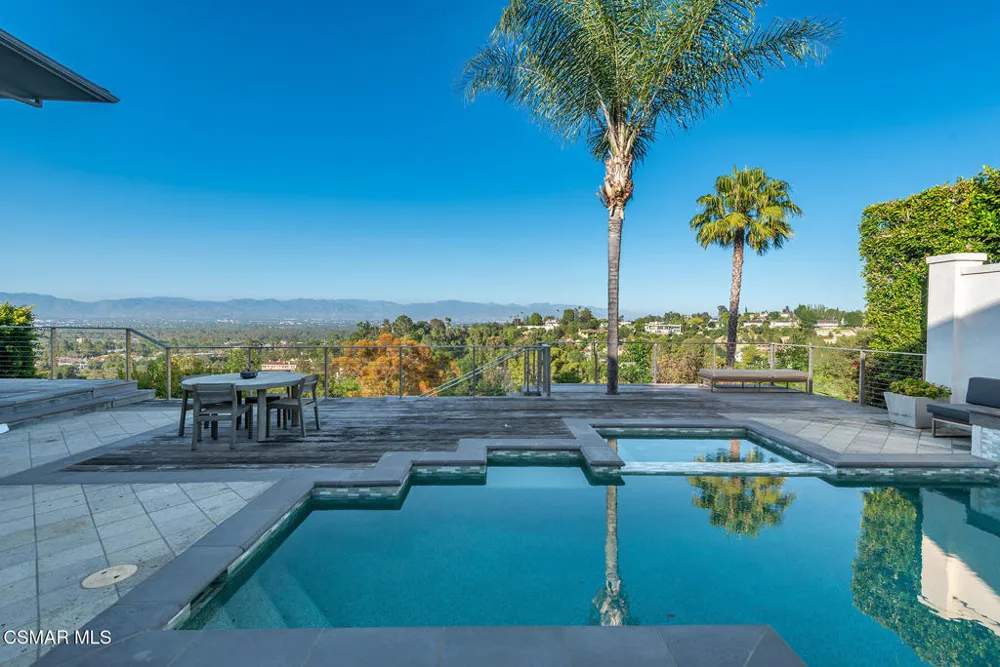 4622 Charmion Lane Encino, CA 91316