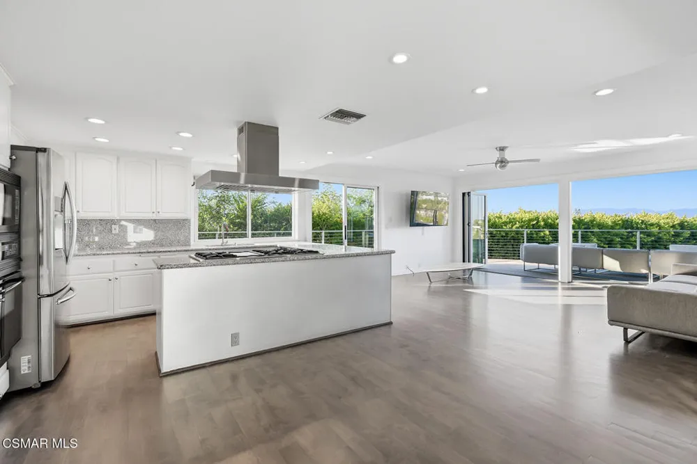 4622 Charmion Lane Encino, CA 91316
