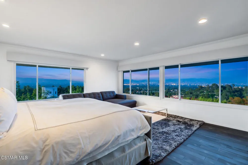 4622 Charmion Lane Encino, CA 91316