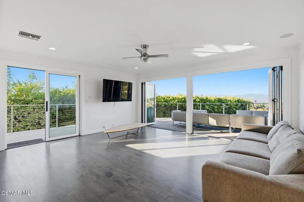 4622 Charmion Lane Encino, CA 91316