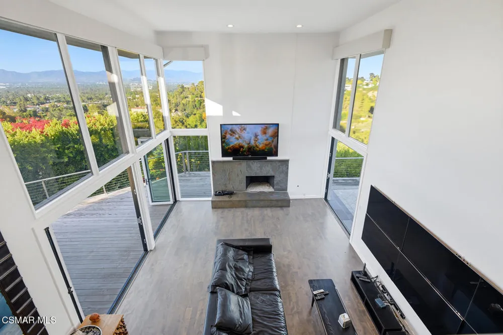 4622 Charmion Lane Encino, CA 91316