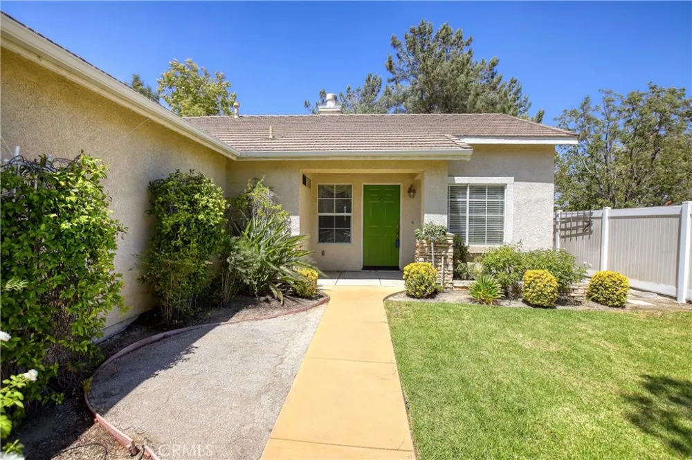 19707 Skyview Court Canyon Country, CA 91351