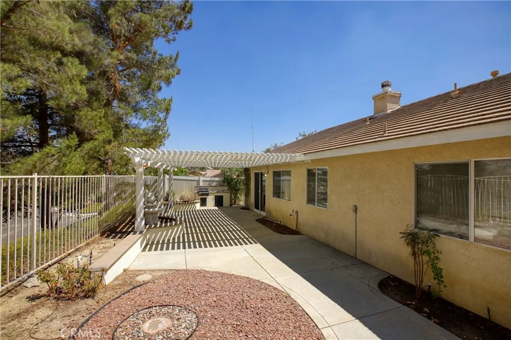 19707 Skyview Court Canyon Country, CA 91351