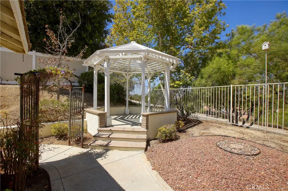 19707 Skyview Court Canyon Country, CA 91351