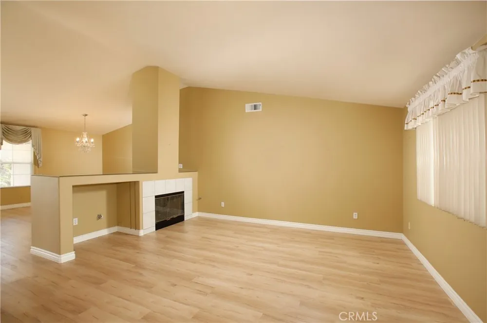 19707 Skyview Court Canyon Country, CA 91351