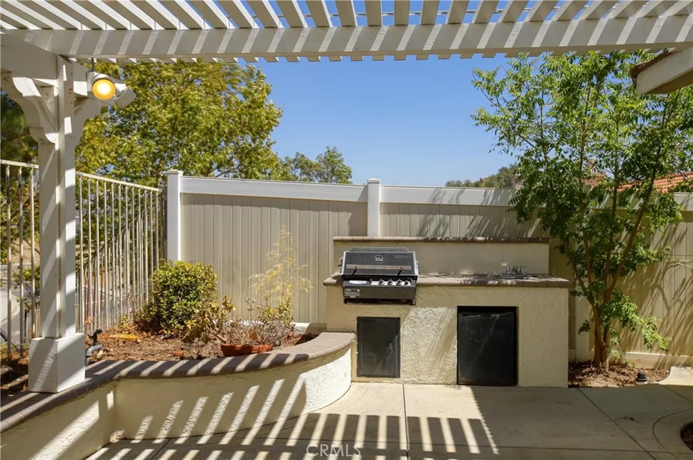 19707 Skyview Court Canyon Country, CA 91351