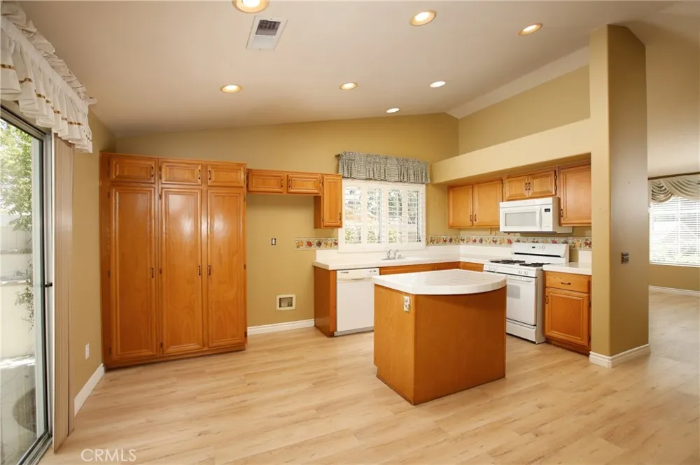 19707 Skyview Court Canyon Country, CA 91351