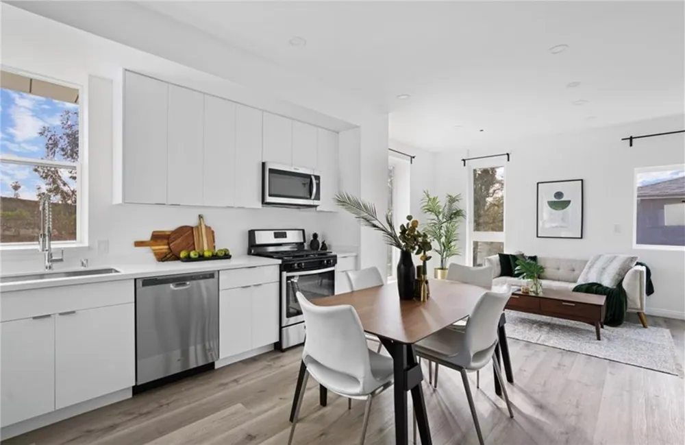 839 Kingsley Hollywood, CA 90029