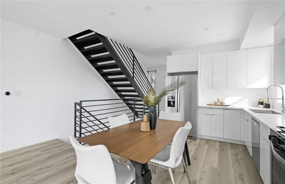 839 Kingsley Hollywood, CA 90029