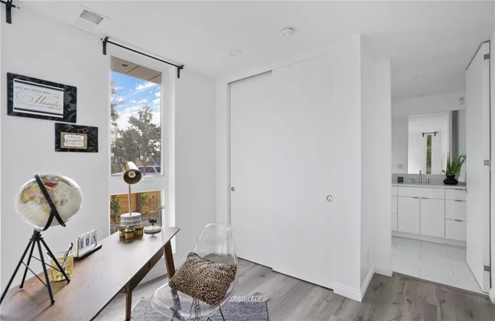 839 Kingsley Hollywood, CA 90029