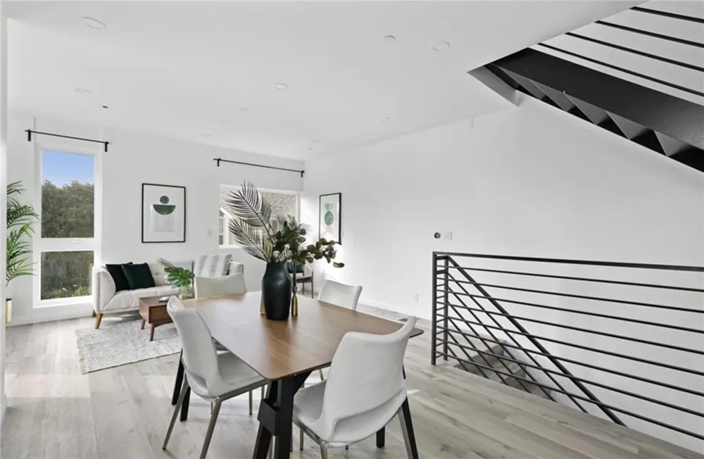 839 Kingsley Hollywood, CA 90029