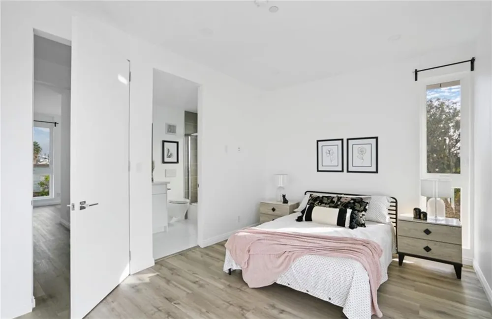 839 Kingsley Hollywood, CA 90029
