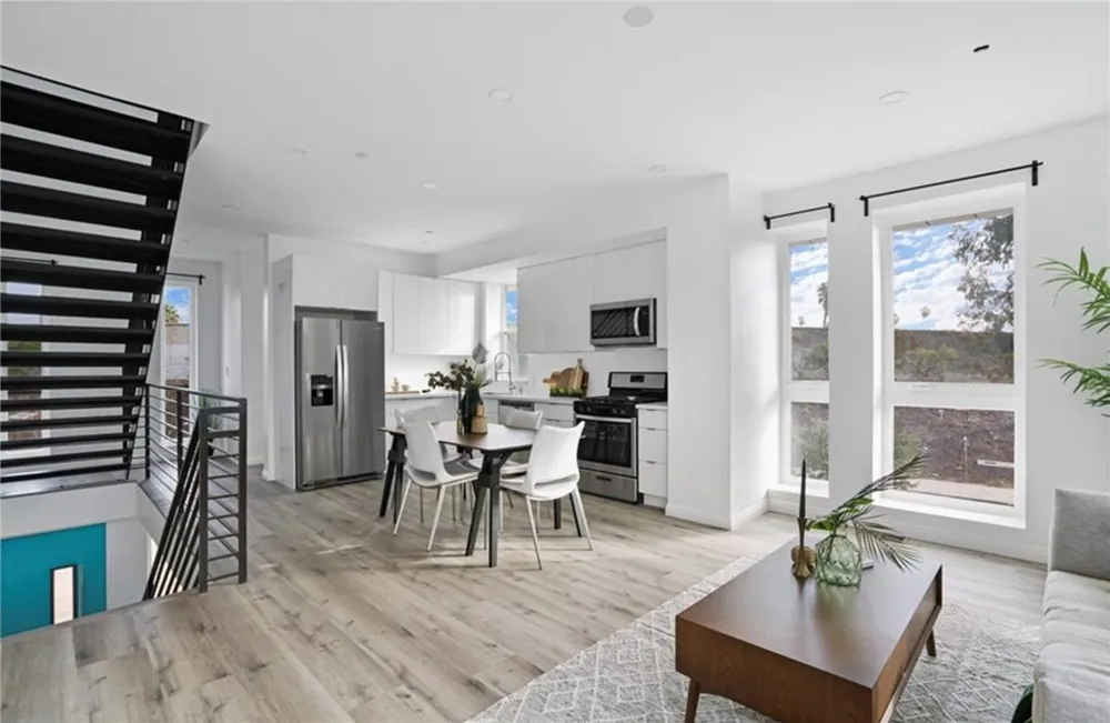 839 Kingsley Hollywood, CA 90029