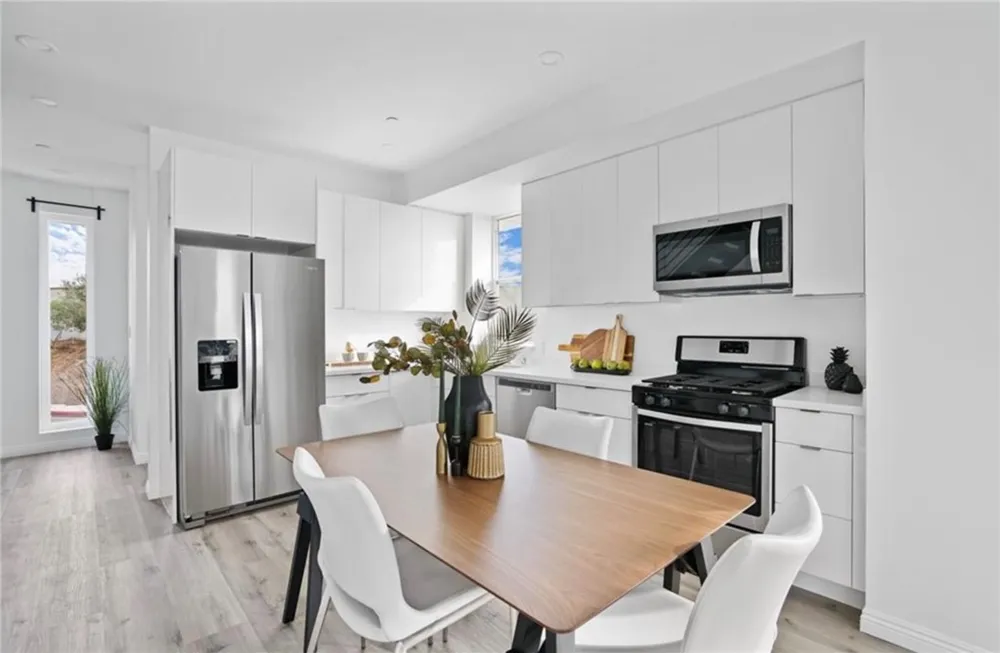 839 Kingsley Hollywood, CA 90029