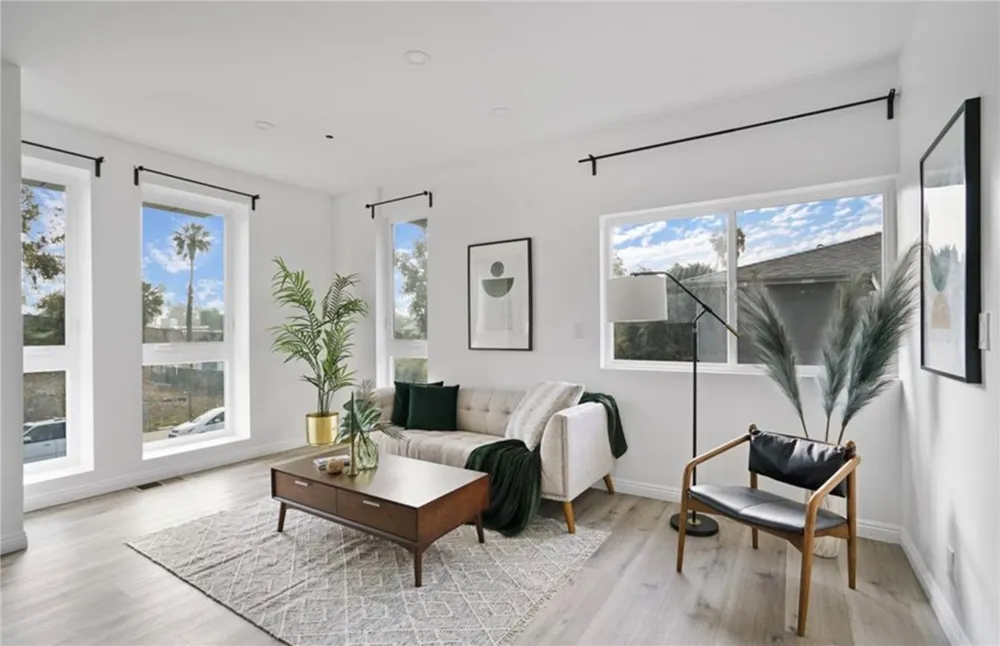 839 Kingsley Hollywood, CA 90029