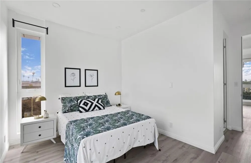 839 Kingsley Hollywood, CA 90029