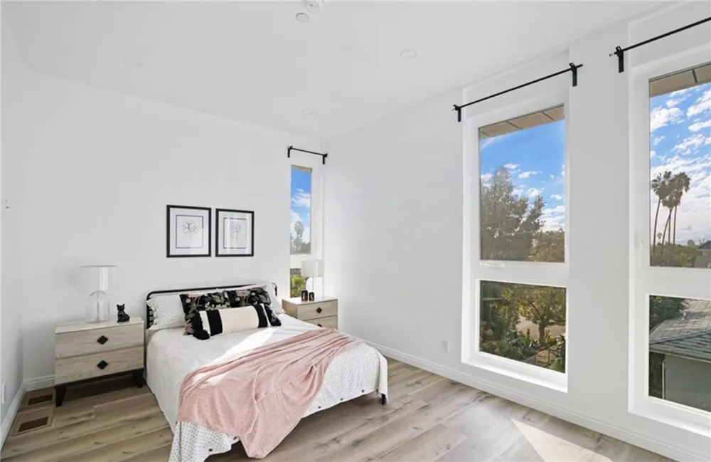 839 Kingsley Hollywood, CA 90029