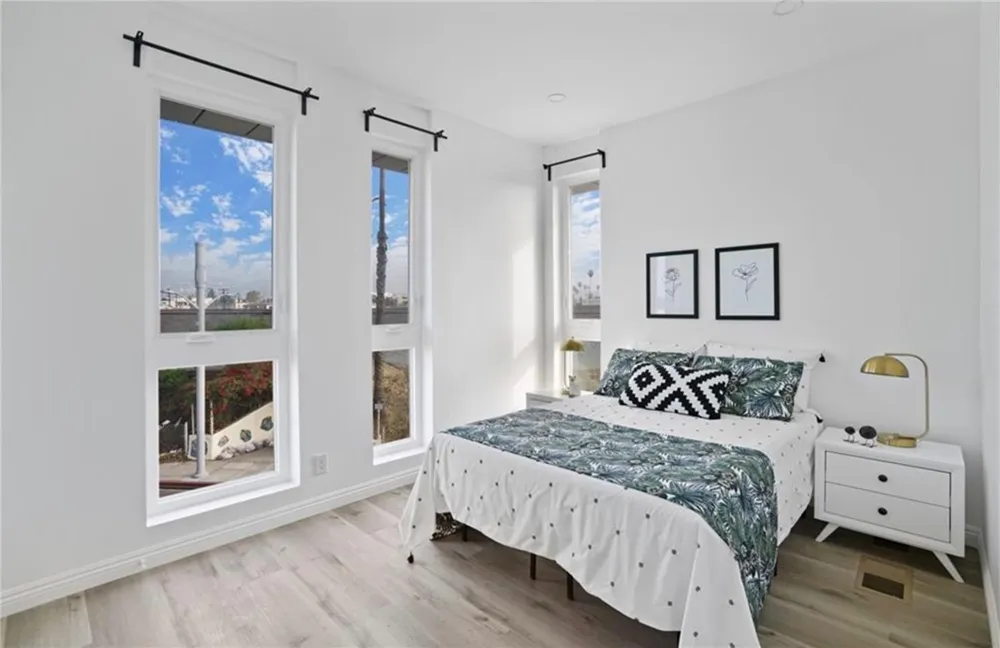 839 Kingsley Hollywood, CA 90029