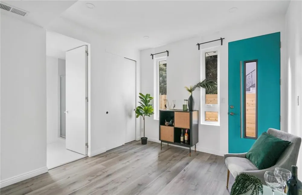 839 Kingsley Hollywood, CA 90029