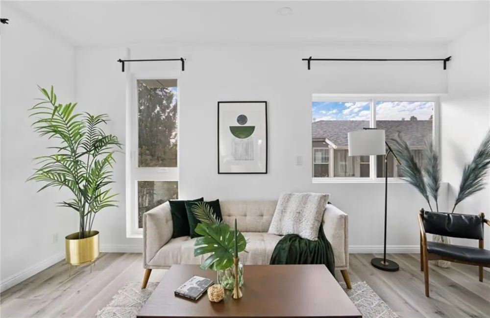 839 Kingsley Hollywood, CA 90029
