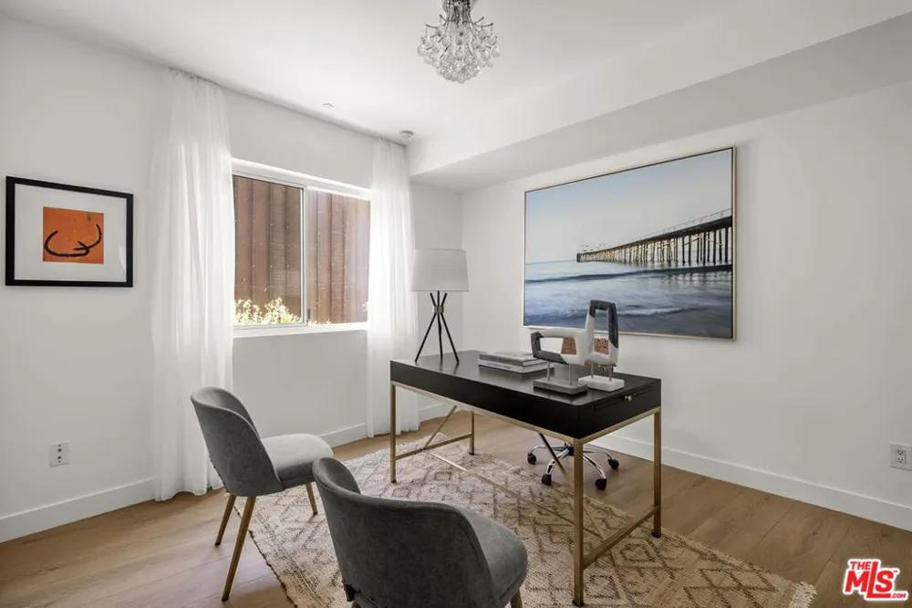 11606 Chenault Street #101 Los Angeles, CA 90049