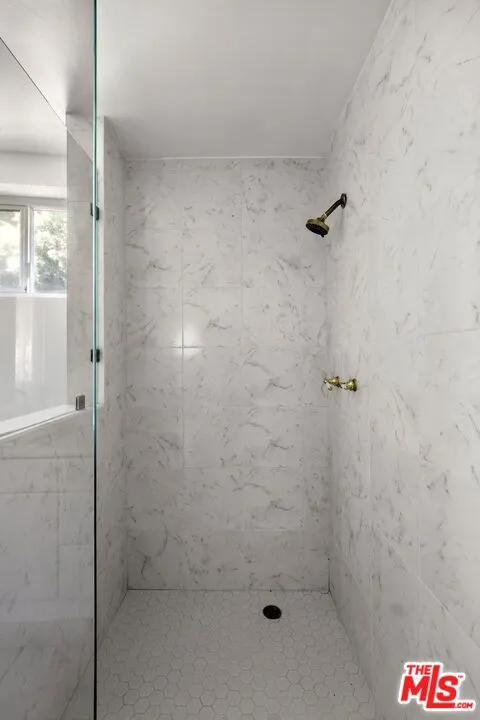 11606 Chenault Street #101 Los Angeles, CA 90049