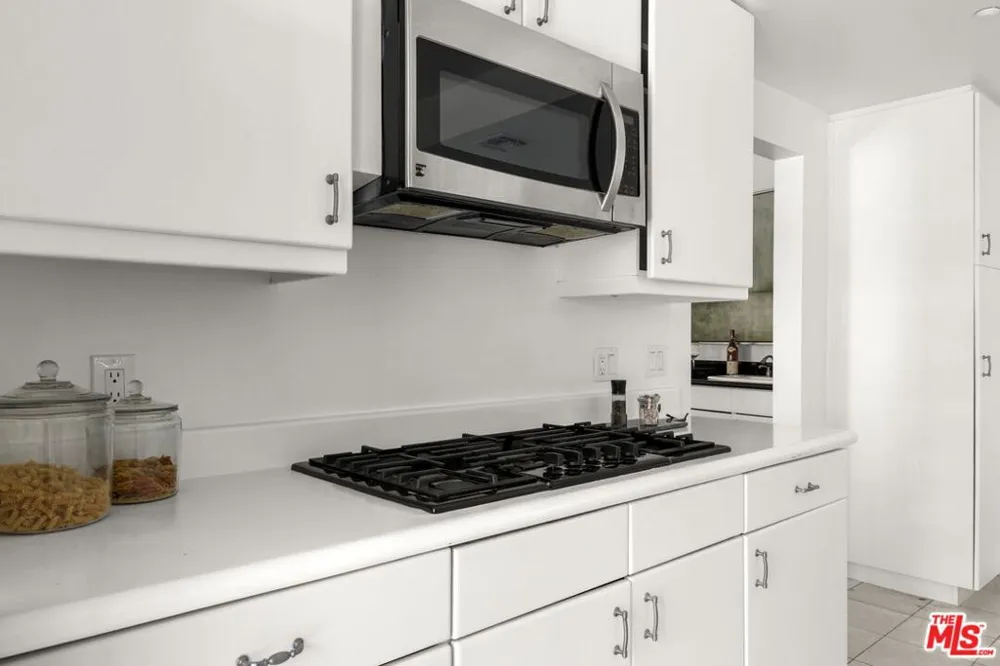 11606 Chenault Street #101 Los Angeles, CA 90049