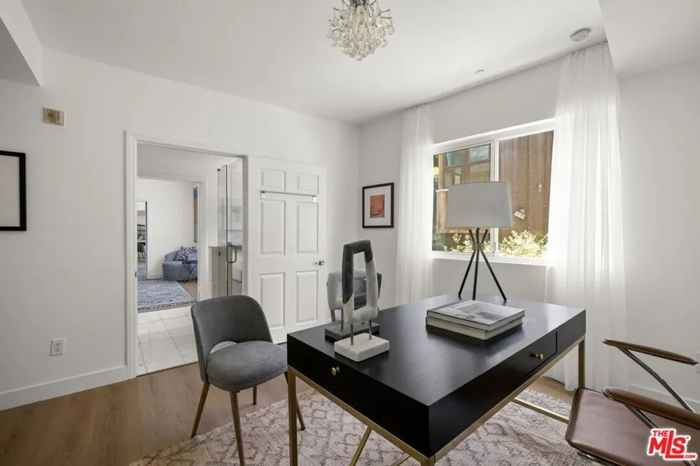 11606 Chenault Street #101 Los Angeles, CA 90049