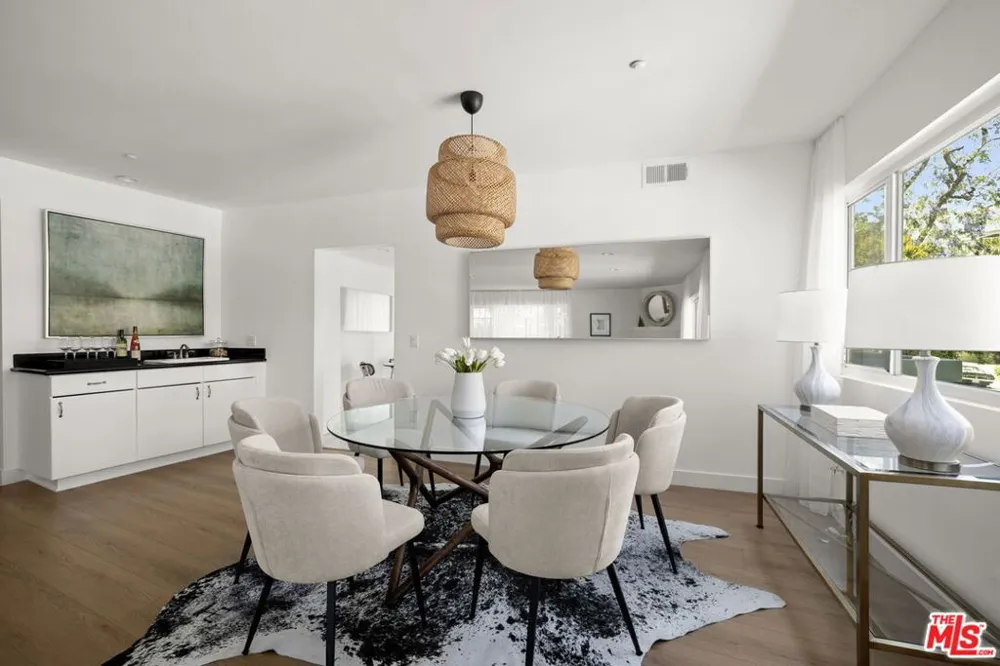 11606 Chenault Street #101 Los Angeles, CA 90049