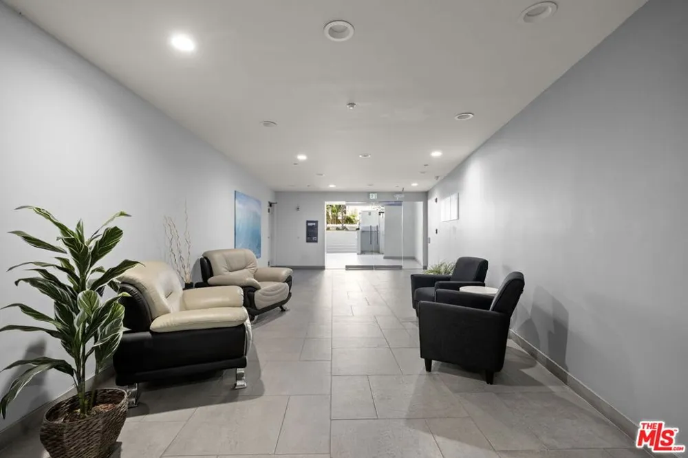 11606 Chenault Street #101 Los Angeles, CA 90049