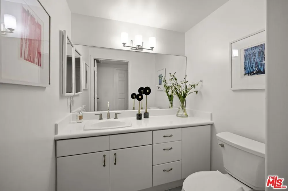 11606 Chenault Street #101 Los Angeles, CA 90049
