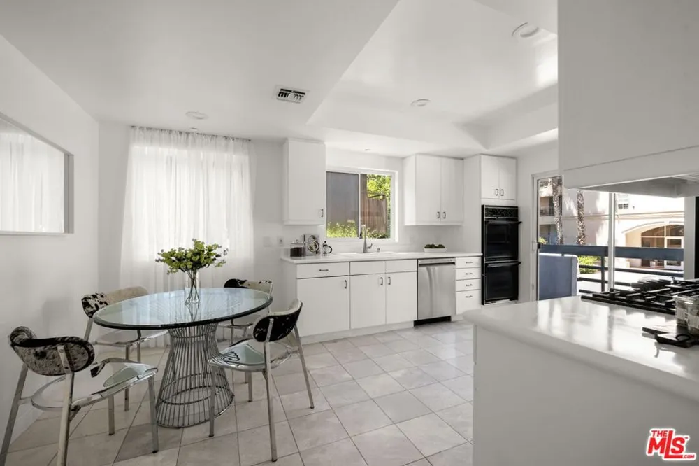 11606 Chenault Street #101 Los Angeles, CA 90049