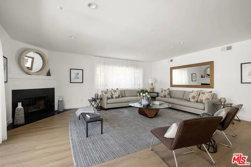 11606 Chenault Street #101 Los Angeles, CA 90049