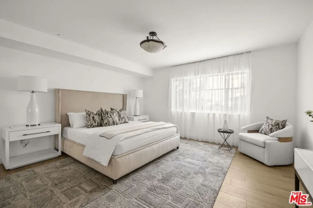 11606 Chenault Street #101 Los Angeles, CA 90049