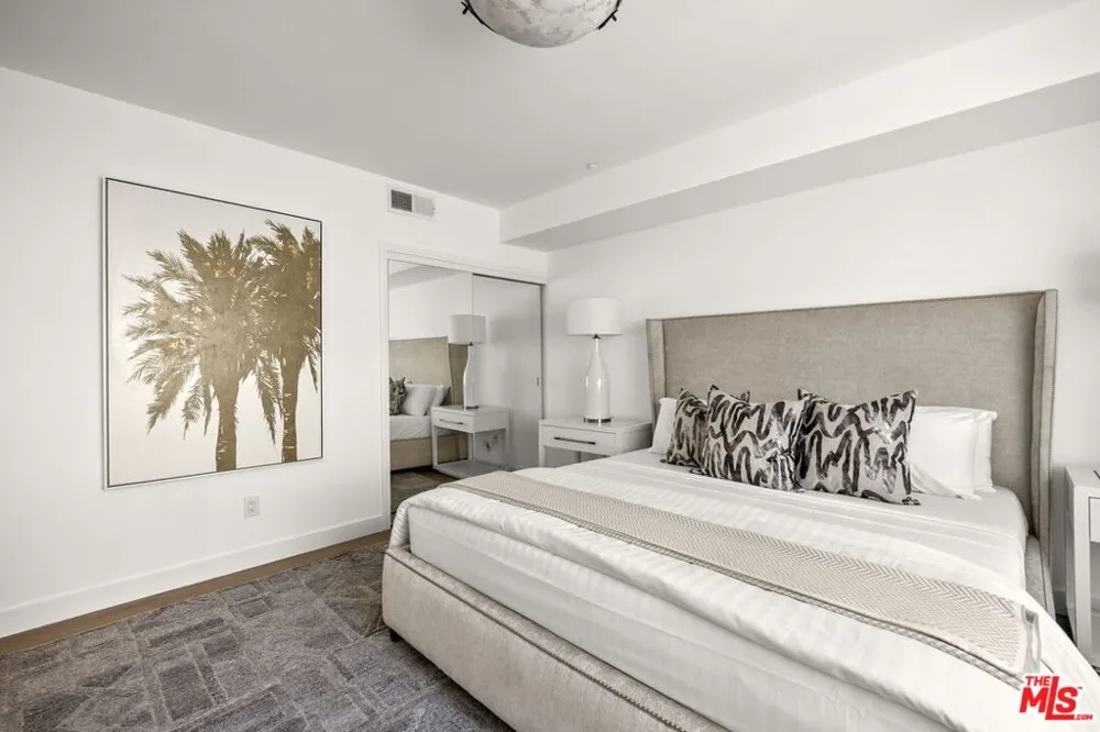 11606 Chenault Street #101 Los Angeles, CA 90049