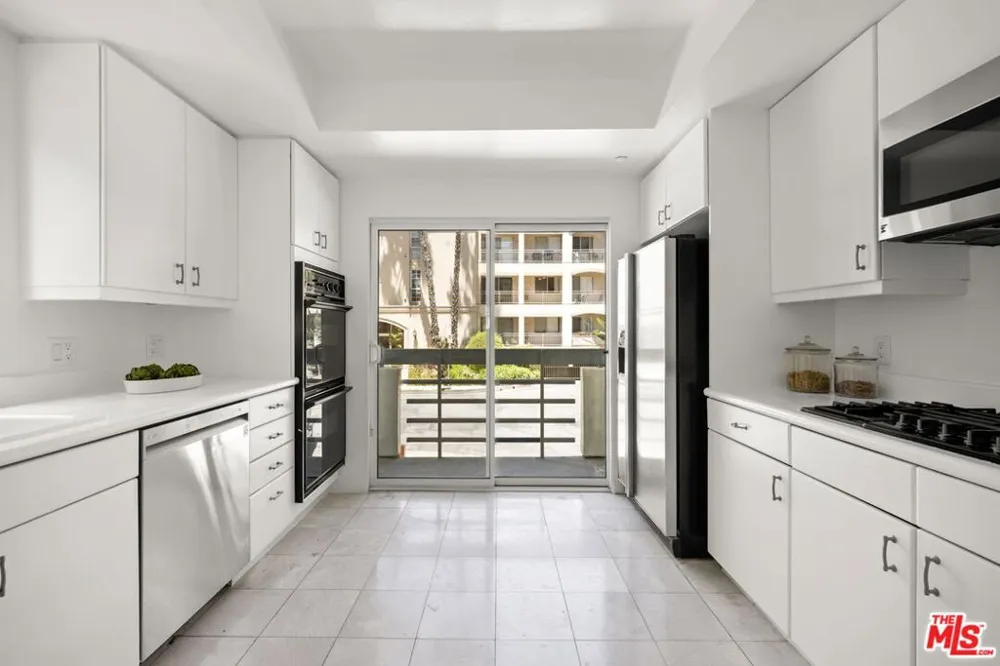 11606 Chenault Street #101 Los Angeles, CA 90049