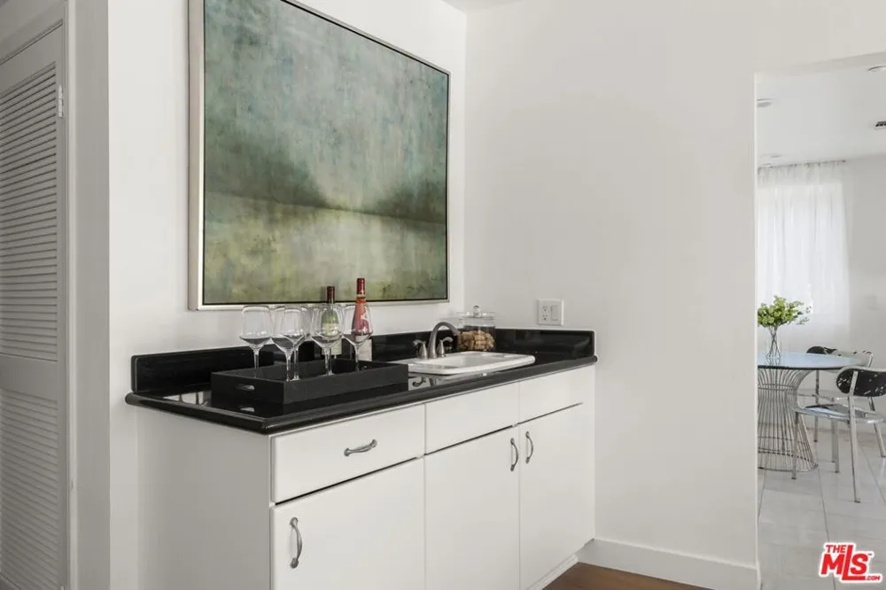 11606 Chenault Street #101 Los Angeles, CA 90049