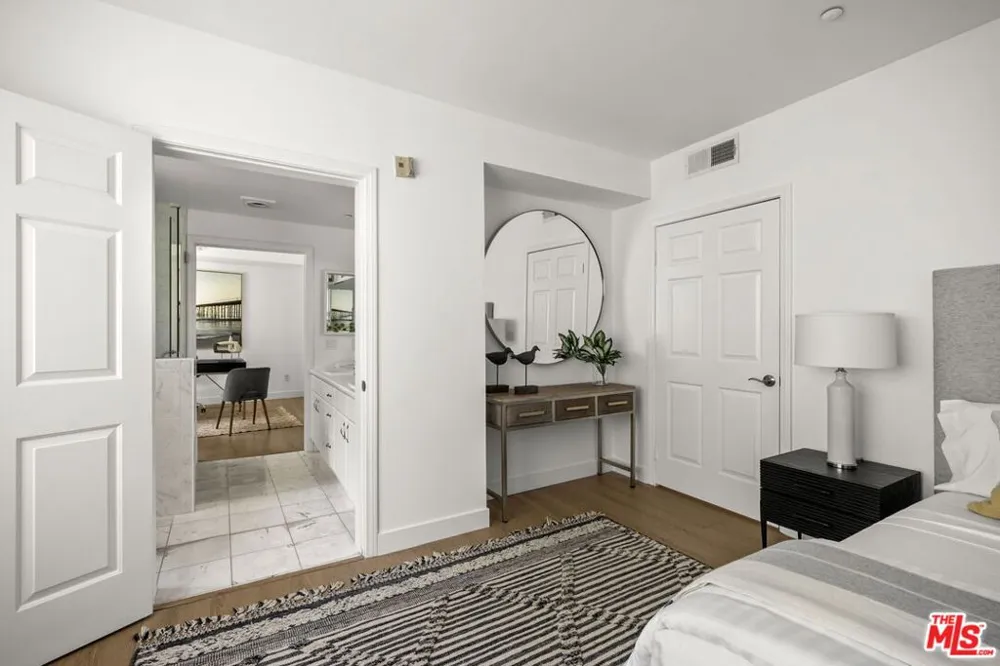 11606 Chenault Street #101 Los Angeles, CA 90049